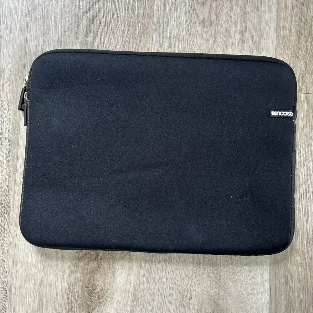 Incase Facet Laptop Sleeve for 16